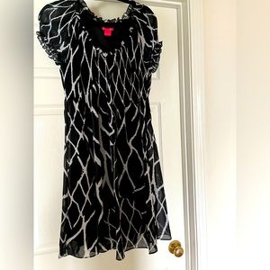 Size L : black & white short sleeve dress